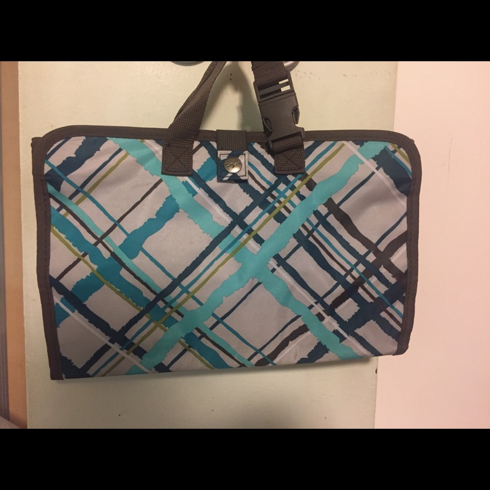 ✈️Jewelry/Makeup hanging travel case by Thirty-one